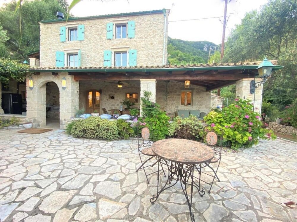 The Olivestone Village - Yoga Retreat Paradise