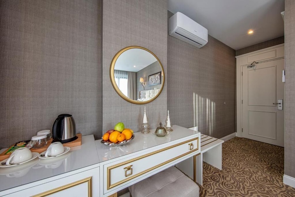 Mr Beyaz Butik Otel - Image 13