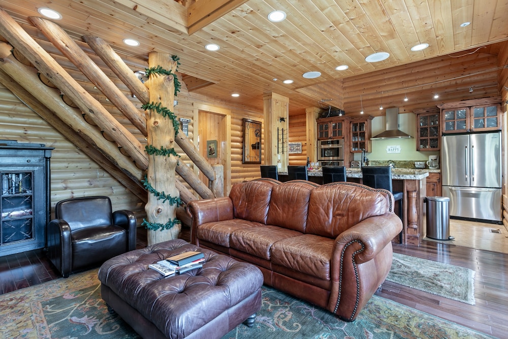 Chaparral at Deer Valley Resort - Three Bedroom Condo with Hot Tub #102 3 Condo