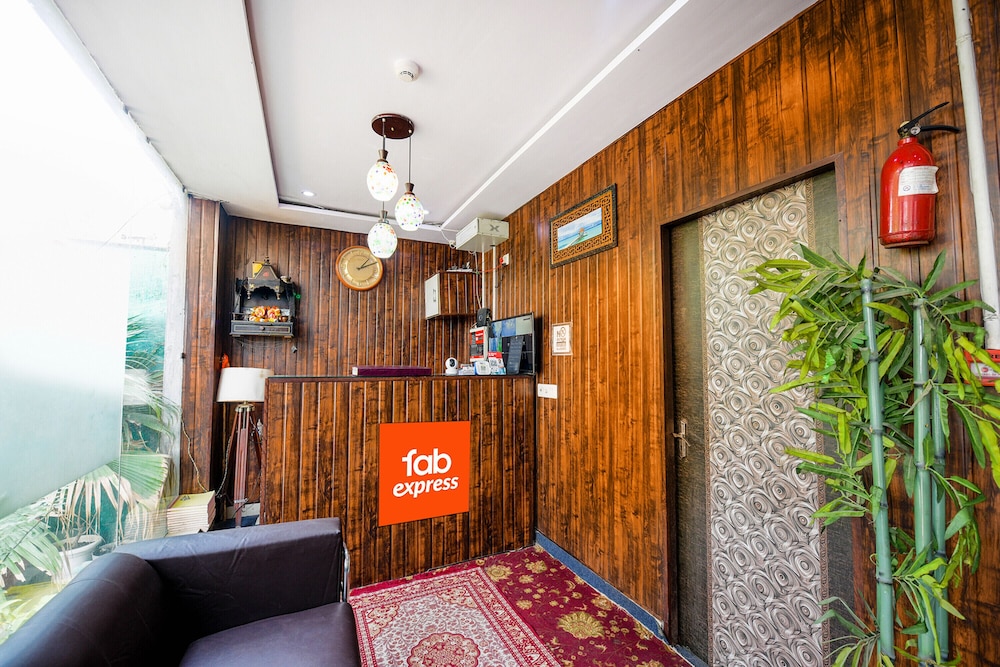 Lobby & Reception