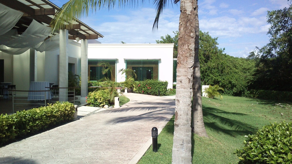 BlueBay Grand Esmeralda All Inclusive - Property Image 3