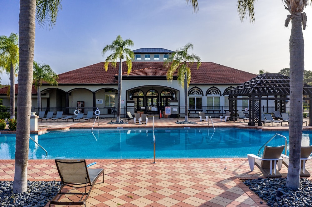 Fantastic Townhome with Pvt Pool and Lake view near Disney by RedAwning - Image 5