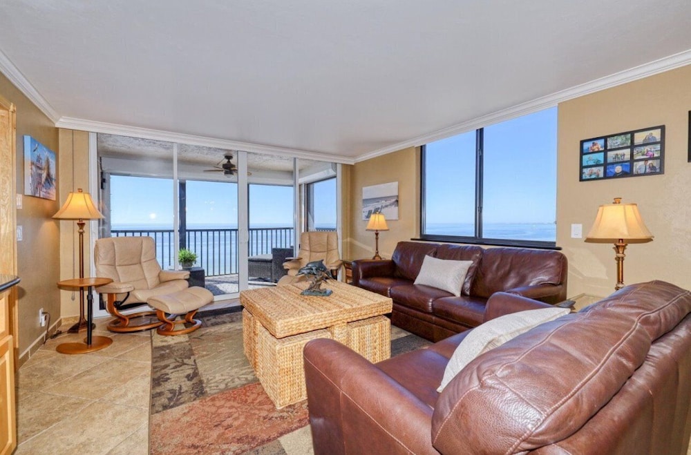 Caper Beach Club 1005