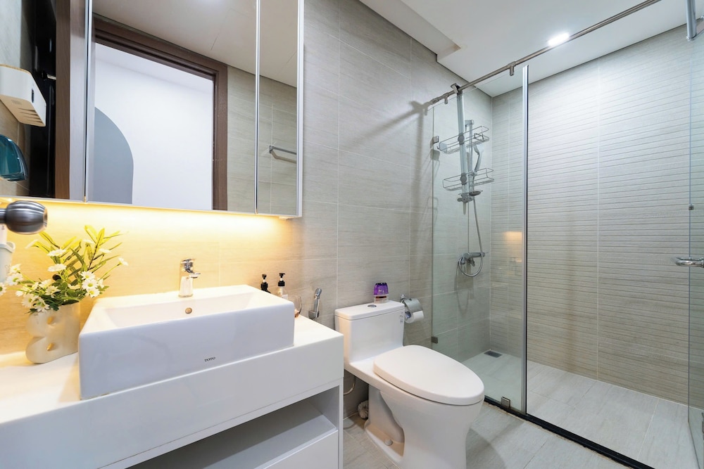 Apartment Landmark 81 by Urban Home