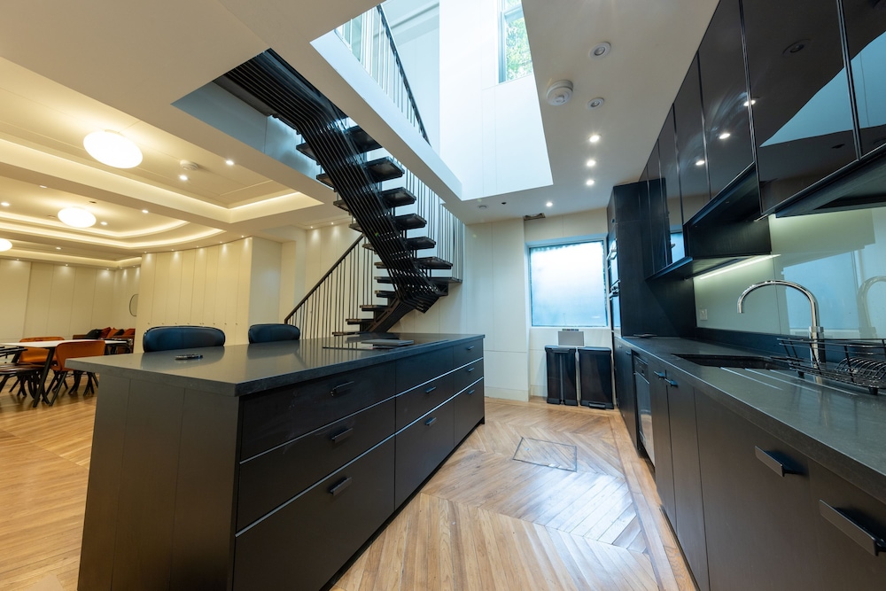 Elegant 5bdrm Townhouse in Camden