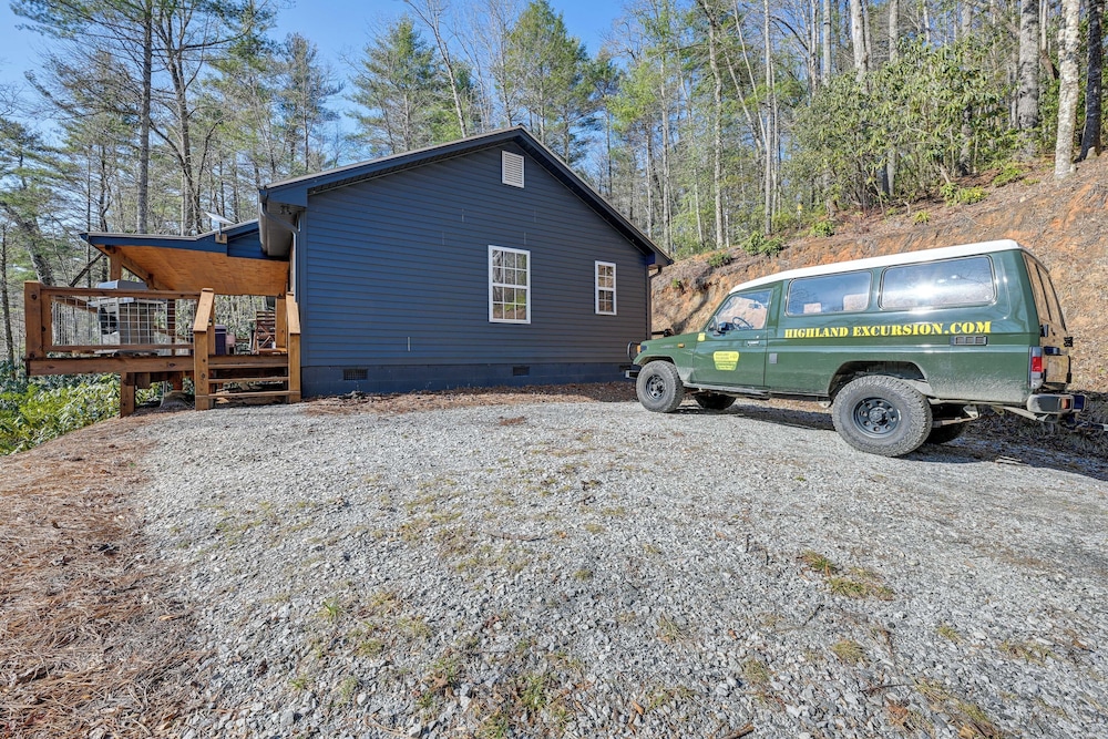 Covered Deck & Fire Pits: Cabin in Cashiers
