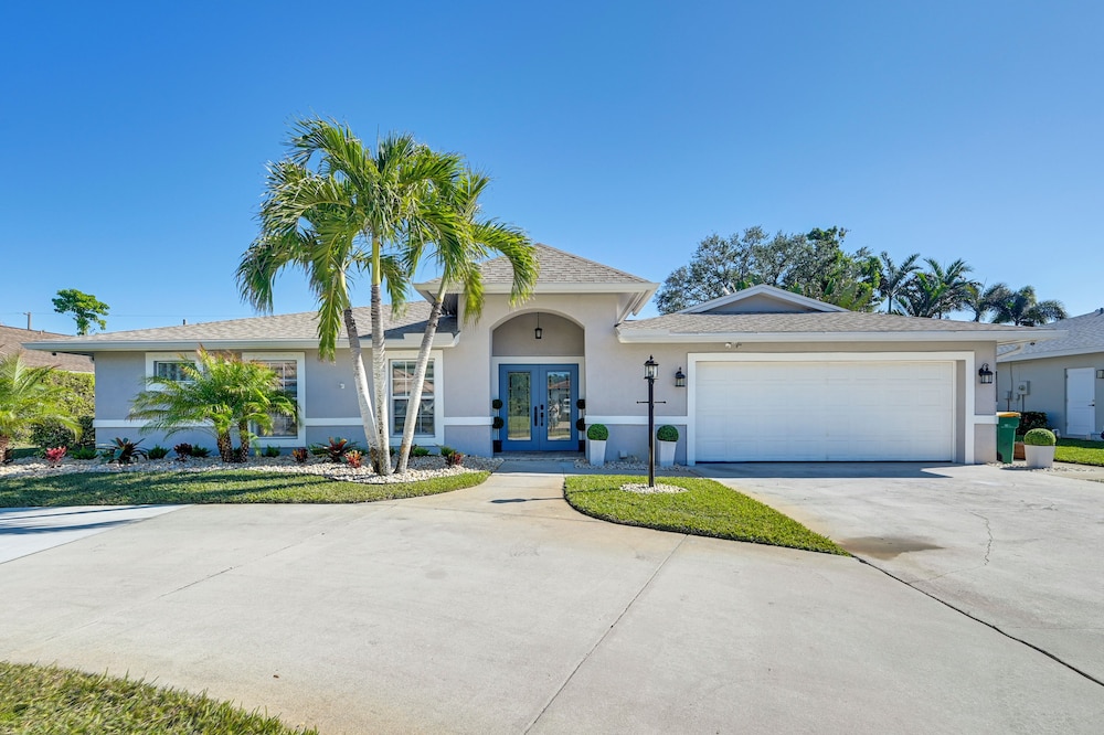 Pool & Spa: Luxe Home in Naples!