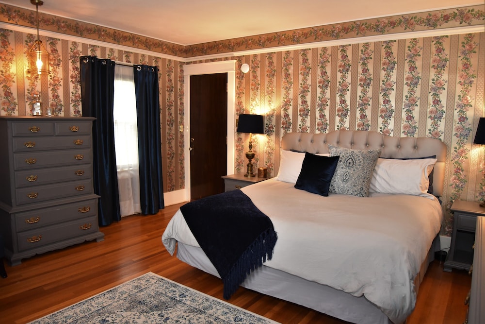 Grand Colonial B&B
