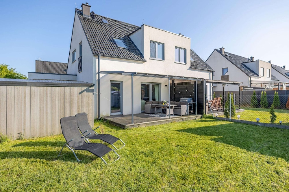 Holiday Home, 3 Bedrooms, Private Garden