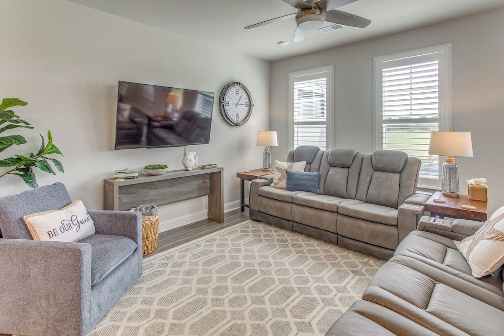 Barefoot Resort Golf Getaway: Pool + Beach Shuttle