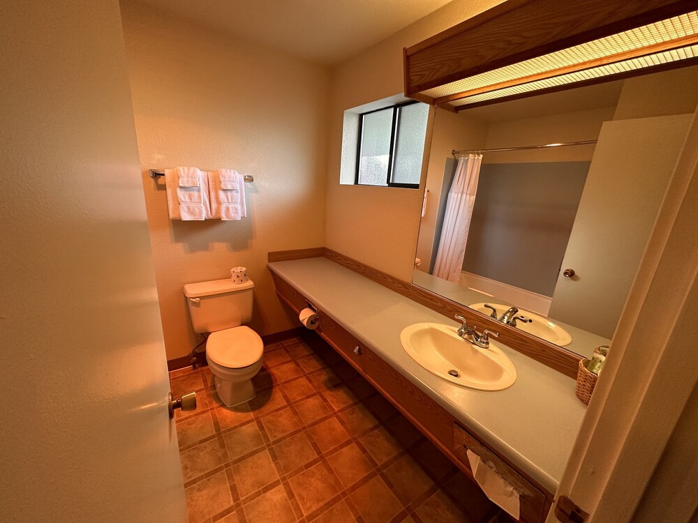 Astoria Crest Motel