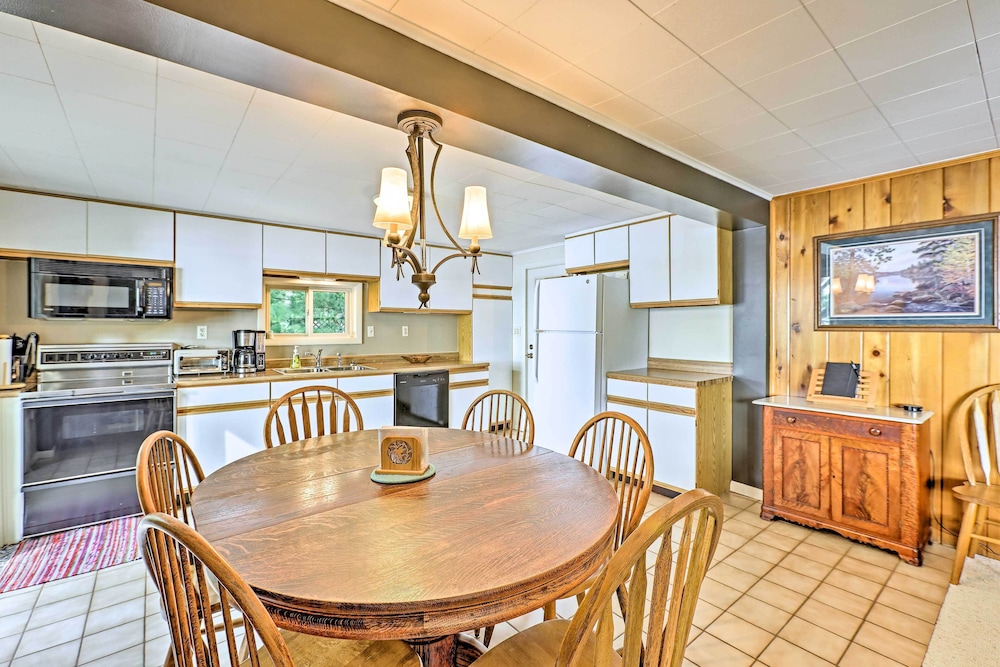 Le Roy Lakefront Retreat w/ Dock Kayaks! - Property Image 22