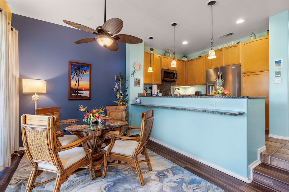 Spacious Top-floor Villa With Stunning Views - Walk to A-bay, Dining & Shops! - Vrkcv