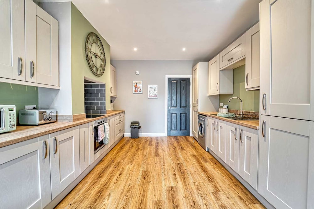 Host Stay Gillam House