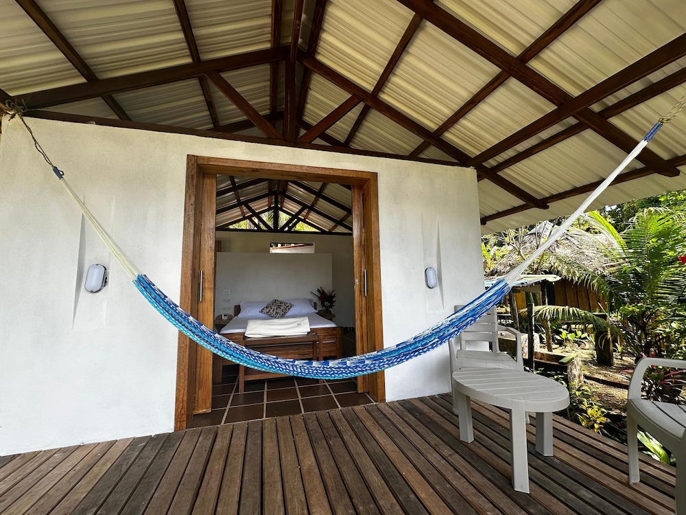 Pacific Waves Hostel & Surf