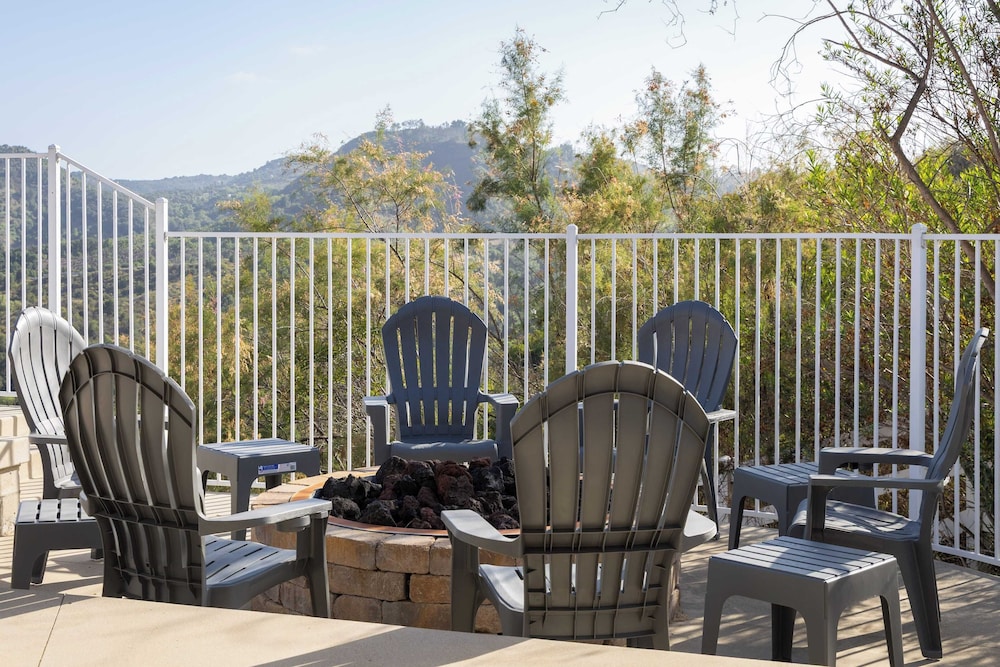 Pool, Views, Hot Tub, Fire Pit & Arcade Vista Clara by Avantstay