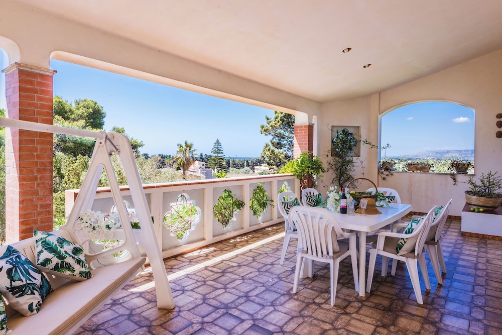 Galatea e Giardino delle Esperidi apartments with pool by Wonderful Italy