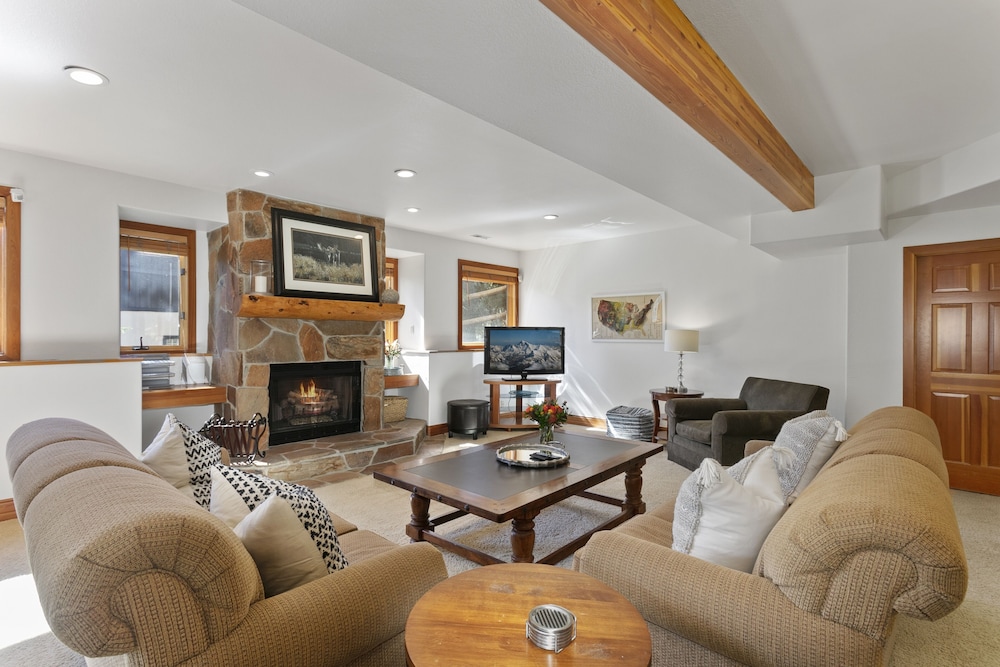 Solamere Drive Home at Deer Valley Resort - 6 Bedroom Home with Hot Tub #3220 6 Home