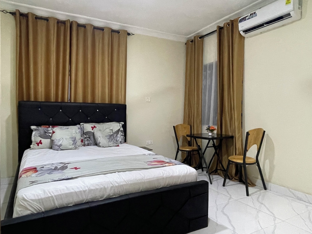 NickJaak Courtyard Rooms