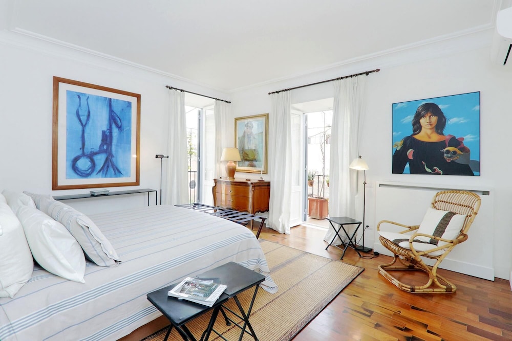 La Camelia an Elegant and Extravagant 2 Bedroom Apartment