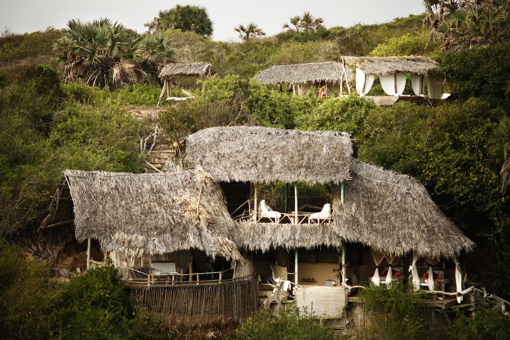 H12 Delta Dunes Lodge