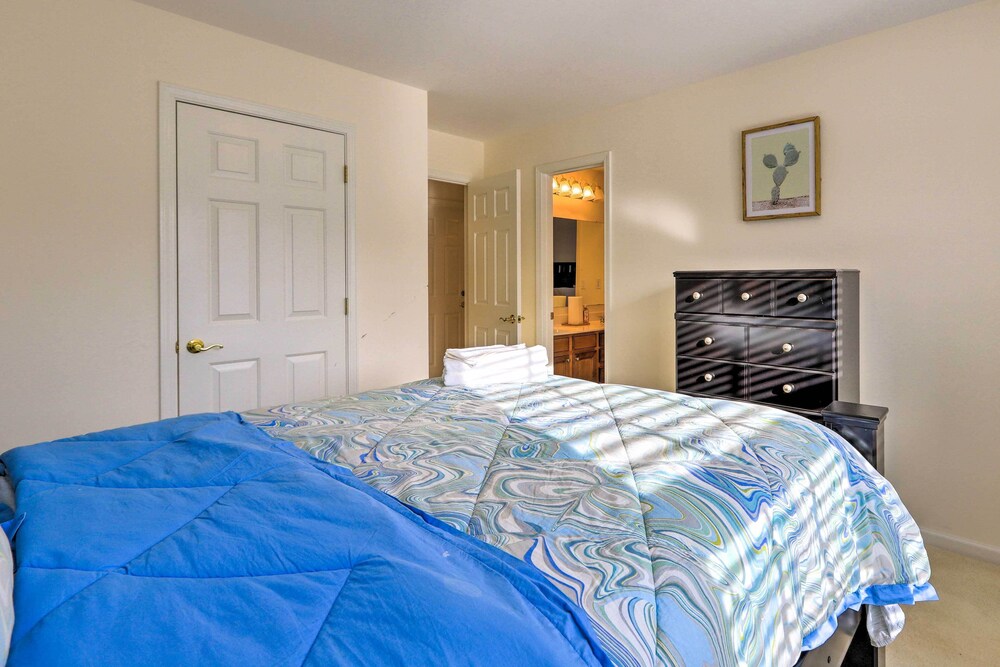 Spacious Atlanta Home w/ Deck & Seasonal Pool!
