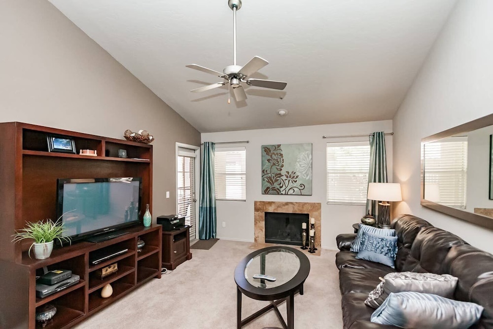 Gorgeous North Scottsdale 2 Bdrm Condo view 4