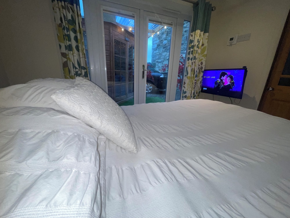 Zip Cottage Sleeps 2-3 Climb Snowdon zip World view 4