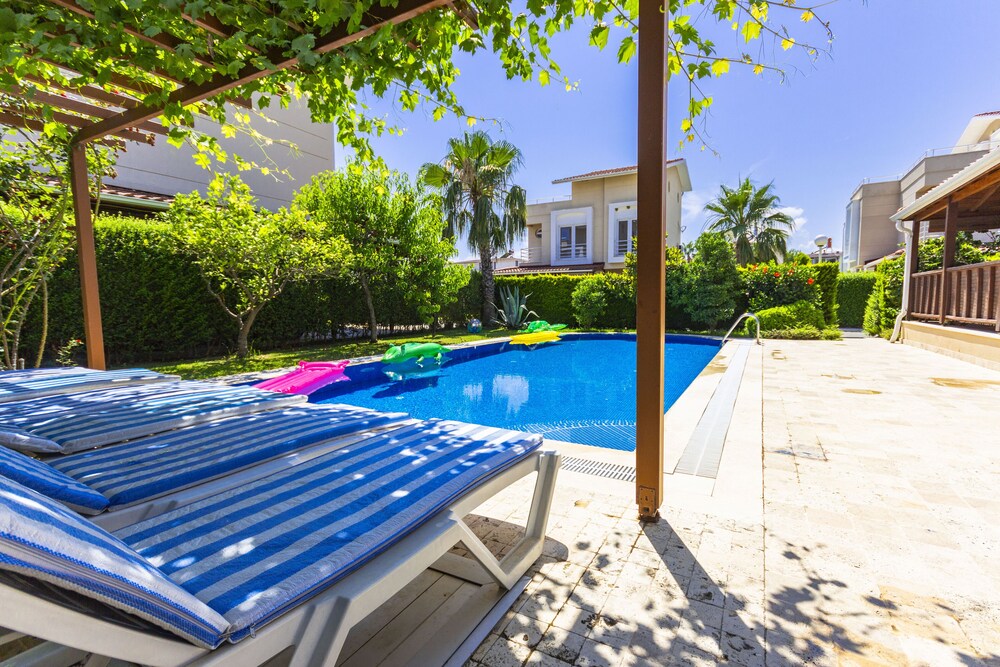 Paradise Town Villa Royal