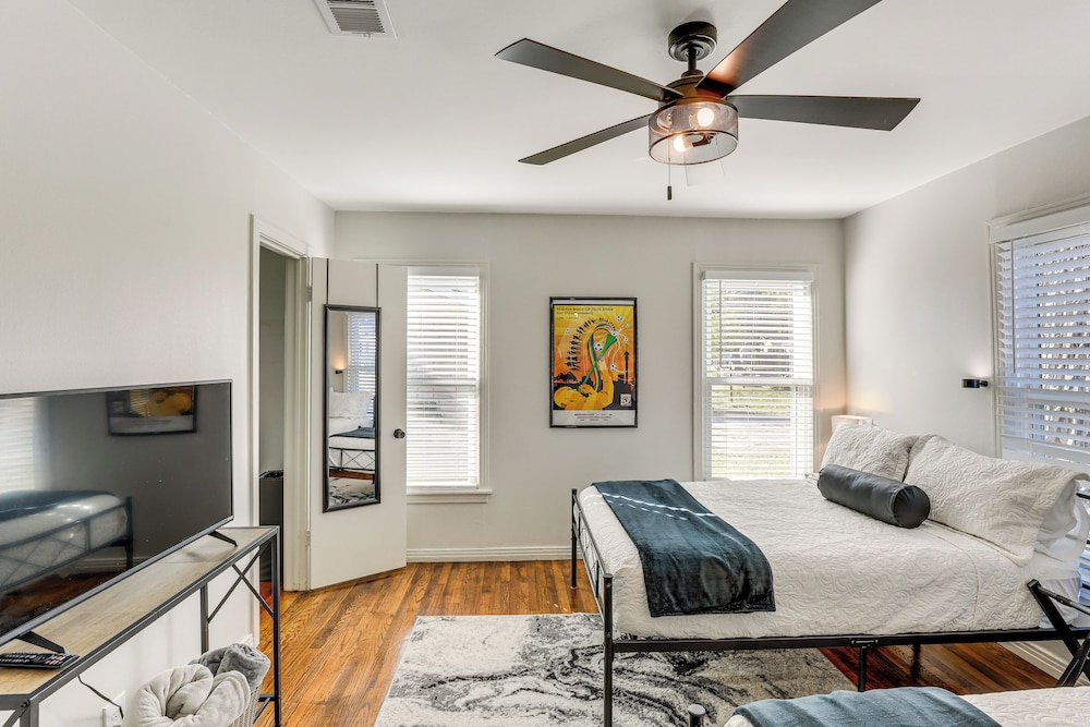 Walk to Cowboys Stadium! Arlington Home w/ Yard