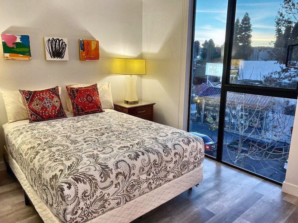 Melrose Rooftop Boutique Residences