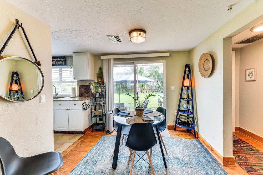 < 3 Mi to Dtwn: Pet-friendly Sarasota Stay w/ Yard