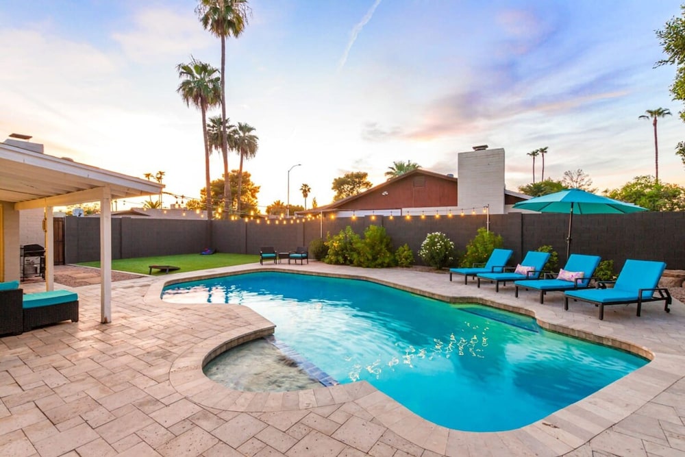Obispo Modern Oasis With Heated Pool and BBQ