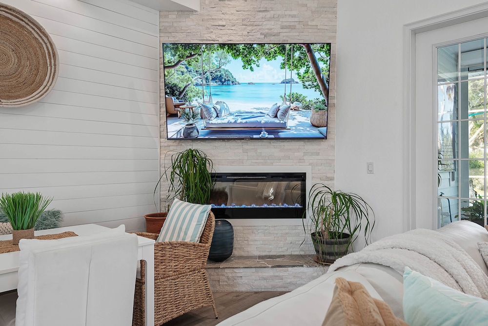 5BR Retreat Pool Opt Heated Spa Bikes Views