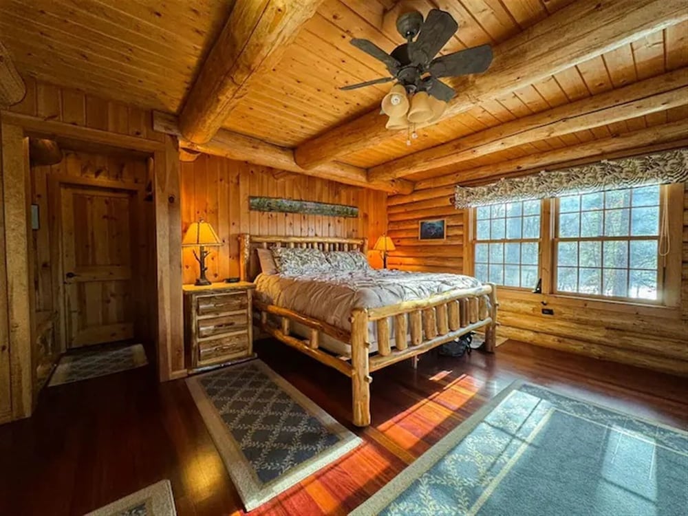 Perley Pond Lodge Limit 14 4 Bedroom Villa view 2