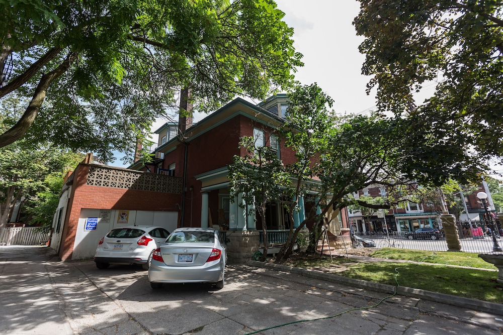 Applewood Suites - Palmerston Avenue