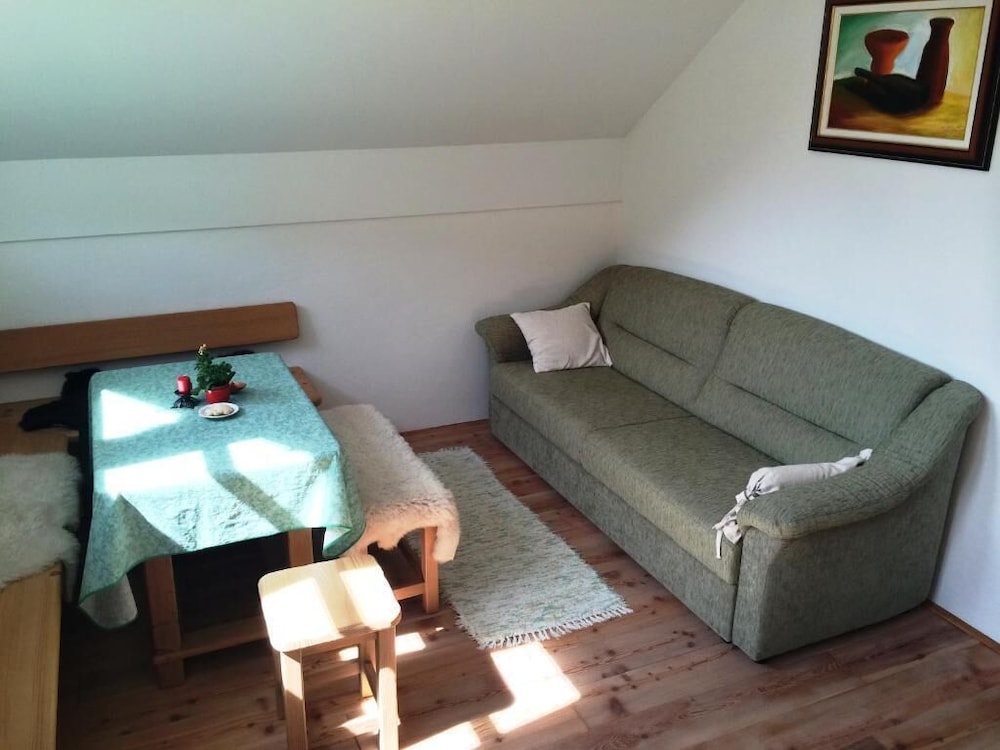 Apartmaji Pod macesnovo streho