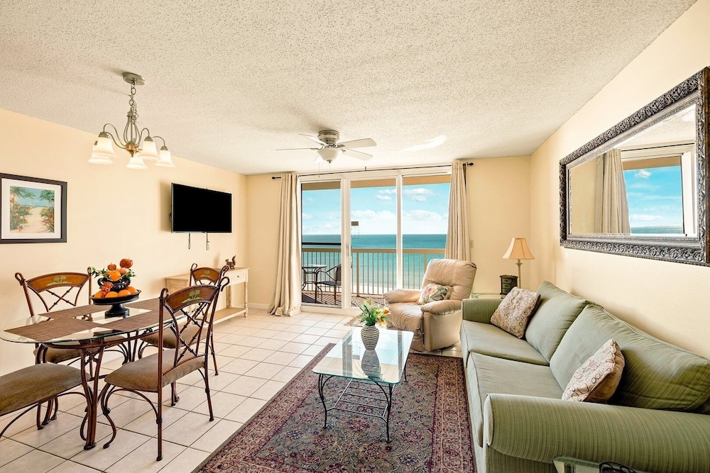 Pelican Beach 0602 1 Bedroom Condo