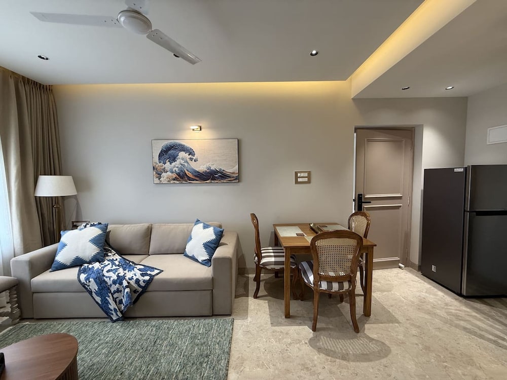 Stylish 1BR With Pool 5 Mins to Candolim Beach
