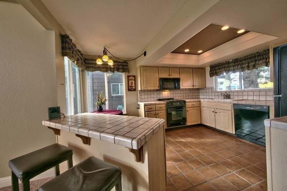 1673 Venice Drive 4 Bedroom Home