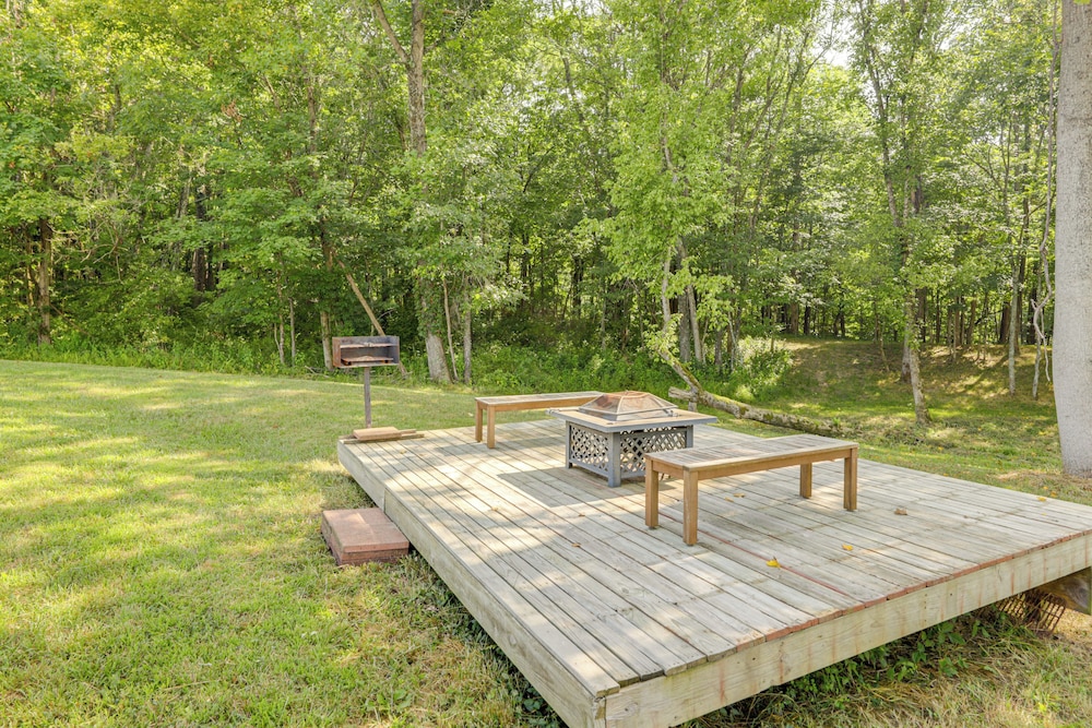 Private Ponds & Trails: Hillsboro Nature Retreat!