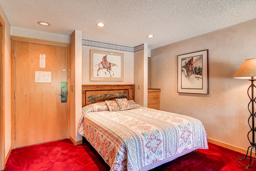 Village at Breckenridge Condos by CRMR view 4