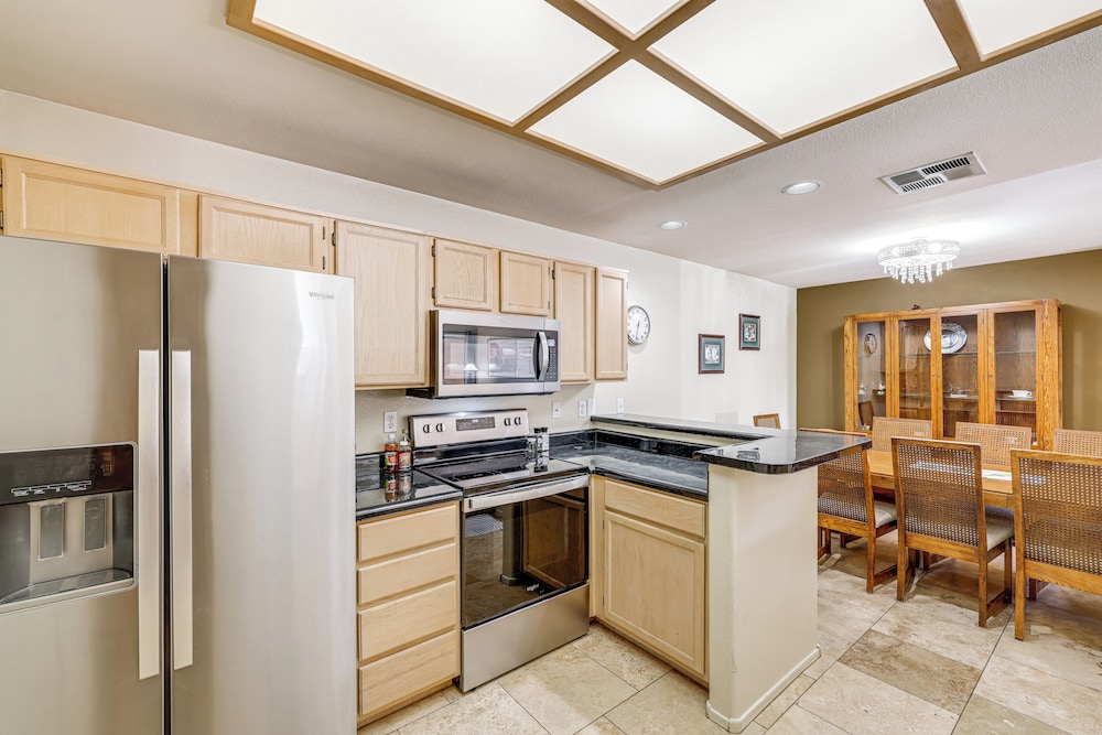Near Hiking: Condo w/ Pool & Tennis in Phoenix!