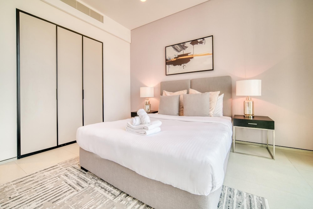 Classy Address JBR 3BR w Balcony and Beach Access