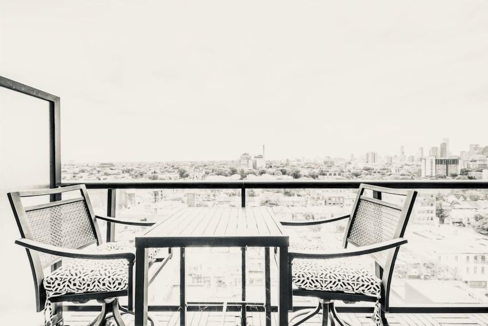 Queen St West Designer Executive Suites - Image 4