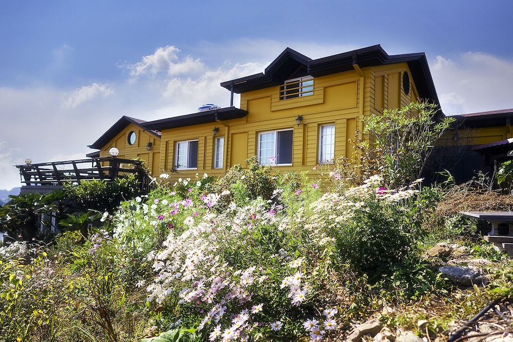 Tongyeong MongDol House