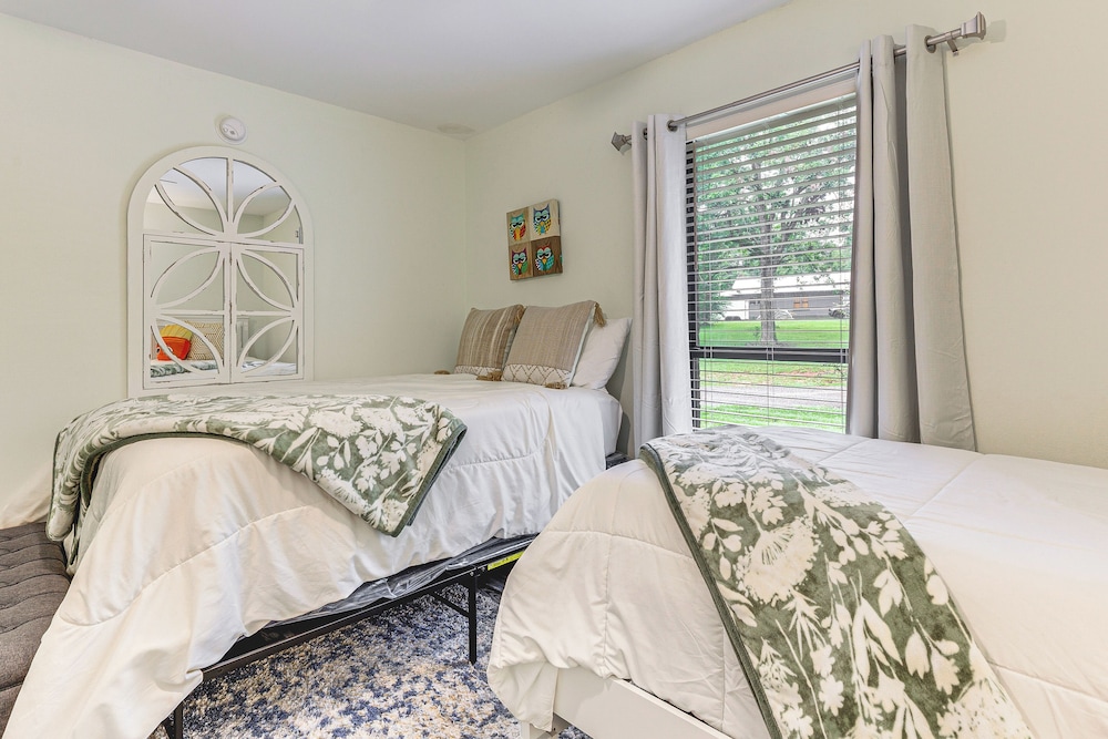 2 Mi to Bay + Beaches: Home w/ Gazebo in Daphne