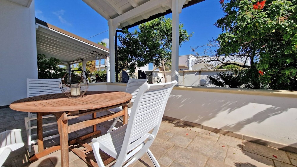 Villa Fede - 3 Bedrooms 2 Bathrooms air Conditioning by the sea