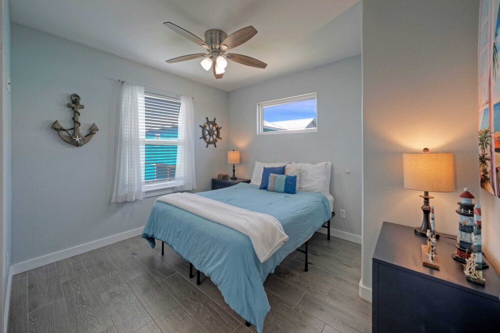 Port A Getaway Games, Grill, Close to Beach Sandy Feet Retreat by Avantstay