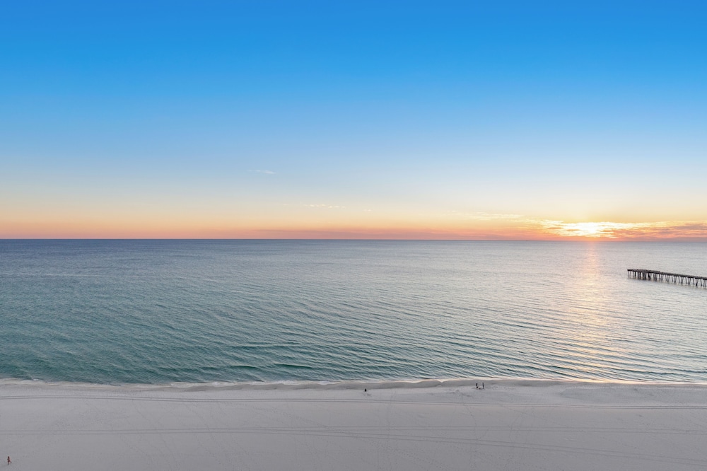 Beachfront Bliss Awaits: 2-bed, 2-bath Condo at Sterling Reef - Sleeps 6!